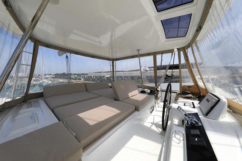 Book yachts online - catamaran - Lagoon 46 - PANOS - rent