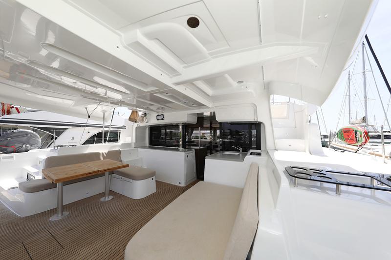 Book yachts online - catamaran - Lagoon 46 - PANOS - rent