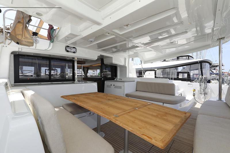 Book yachts online - catamaran - Lagoon 46 - PANOS - rent