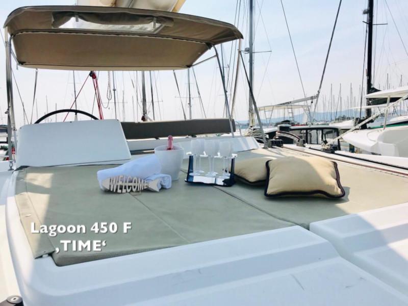 Book yachts online - catamaran - Lagoon 450 F - TIME  - rent