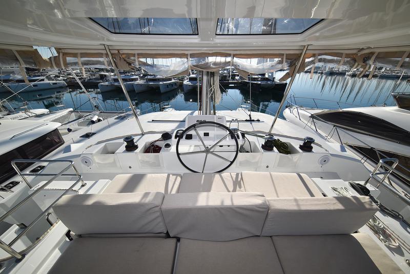 Book yachts online - catamaran - Lagoon 50 - LUX - rent