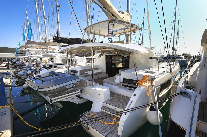 Book yachts online - catamaran - Lagoon 50 - LUX - rent