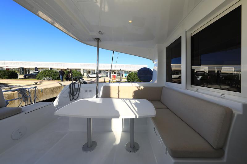 Book yachts online - catamaran - Lagoon 40 - GIMME KISS - rent