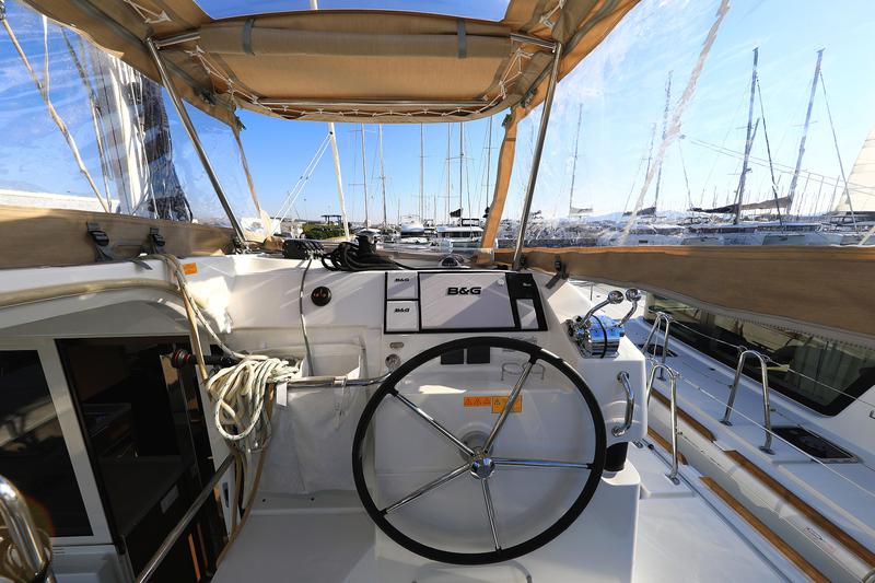 Book yachts online - catamaran - Lagoon 40 - GIMME KISS - rent