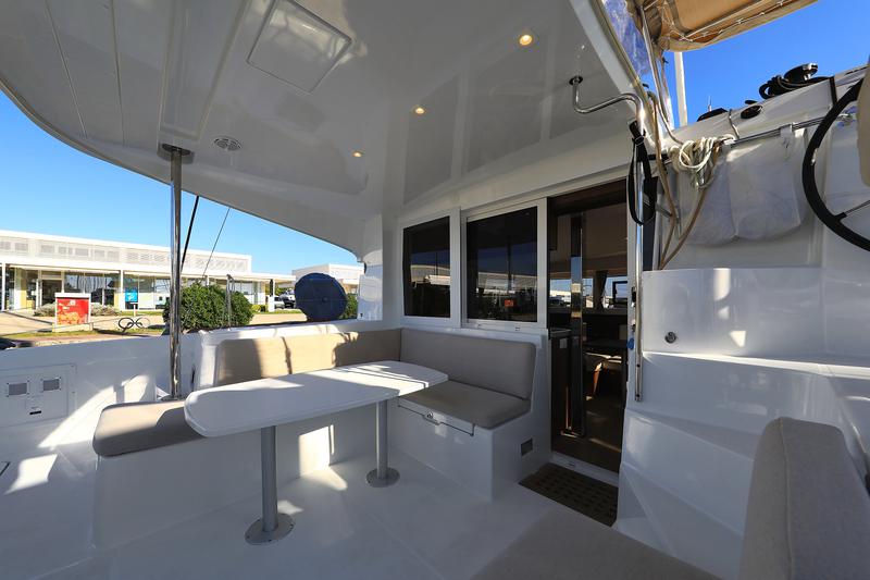 Book yachts online - catamaran - Lagoon 40 - GIMME KISS - rent