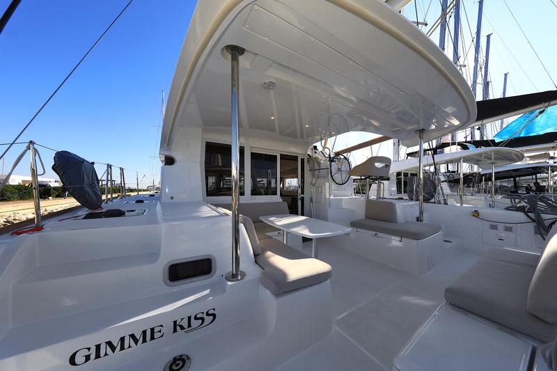 Book yachts online - catamaran - Lagoon 40 - GIMME KISS - rent