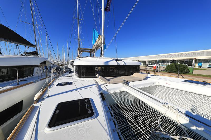 Book yachts online - catamaran - Lagoon 40 - GIMME KISS - rent