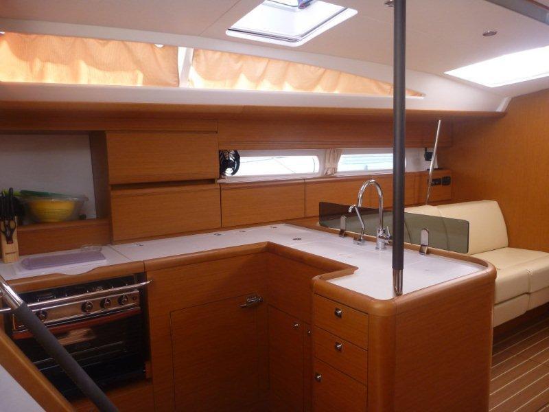 Book yachts online - sailboat - Jeanneau 53 - Triton - rent