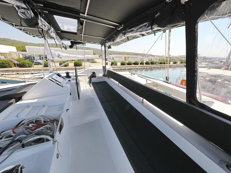 Book yachts online - catamaran - Lagoon 450 F - HOT STUFF - rent
