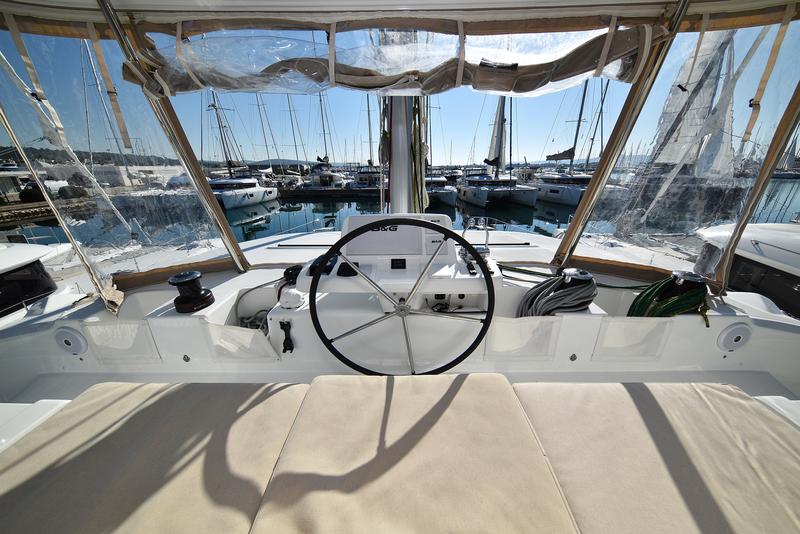 Book yachts online - catamaran - Lagoon 50 - SHADOW - rent