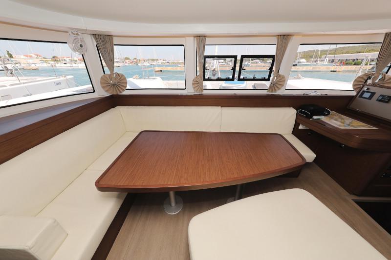Book yachts online - catamaran - Lagoon 42 - ROYAL SALUTE - rent
