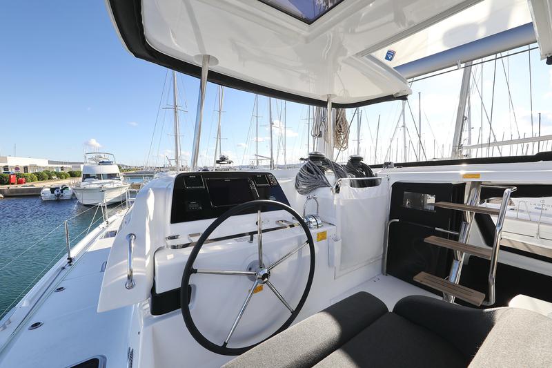 Book yachts online - catamaran - Lagoon 42 - REA - rent