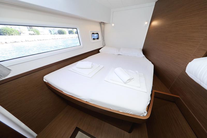 Book yachts online - catamaran - Lagoon 42 - REA - rent