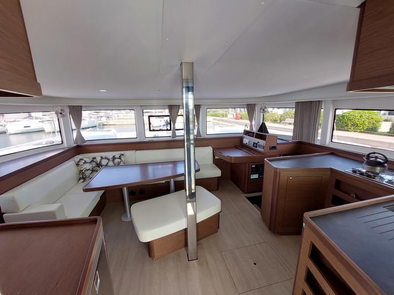 Book yachts online - catamaran - Lagoon 42 - MADRE PERLA - rent