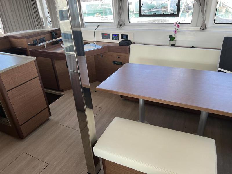 Book yachts online - catamaran - Lagoon 46 - WHY NOT - rent