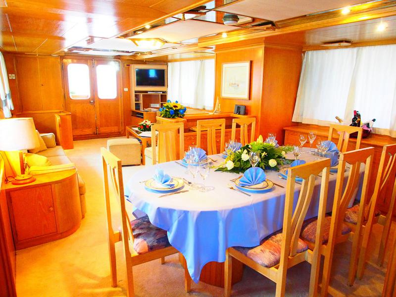 Book yachts online - motorboat - Perama Shipyards 102 - Elena - rent