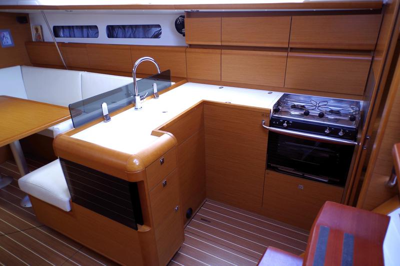 Book yachts online - sailboat - Sun Odyssey 439 - Iva - rent