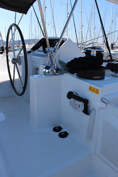 Book yachts online - catamaran - Lagoon 450 Fly - BAROS (AC in salon and cabin + generator) - rent