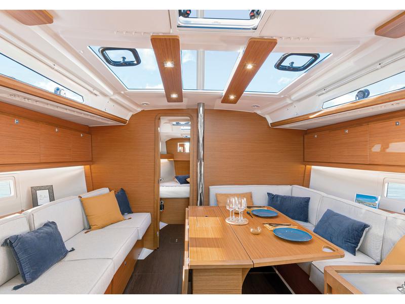 Book yachts online - sailboat - Dufour 390 Grand Large - Sail Corvus - rent