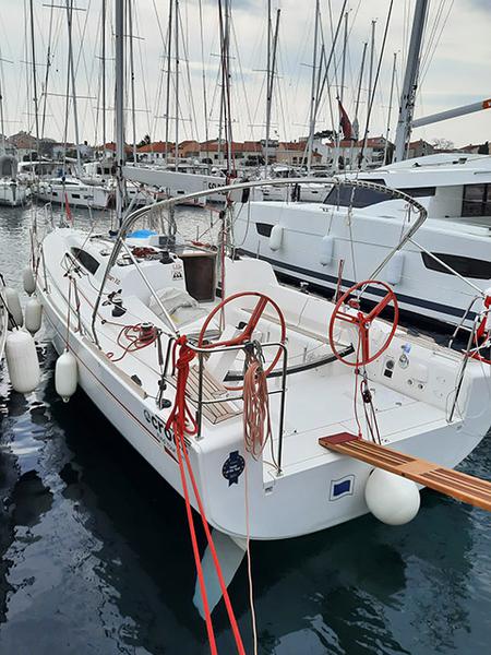 Book yachts online - sailboat - Elan 350 - Sierra - rent