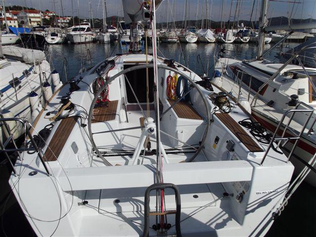 Book yachts online - sailboat - First 35 - Scorpio - rent