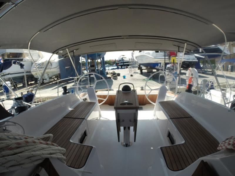 Book yachts online - sailboat - Bavaria Cruiser 46 - Dafne - rent