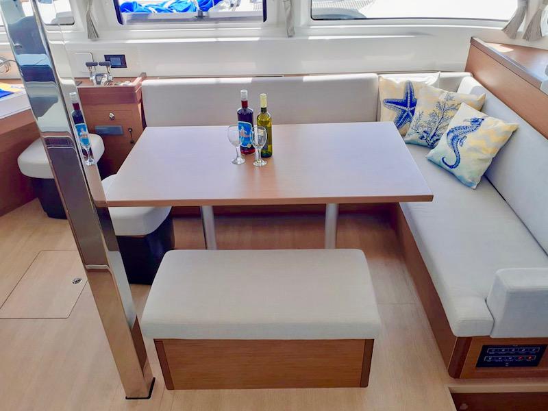 Book yachts online - catamaran - Lagoon 46 - BUTTERFLY - rent