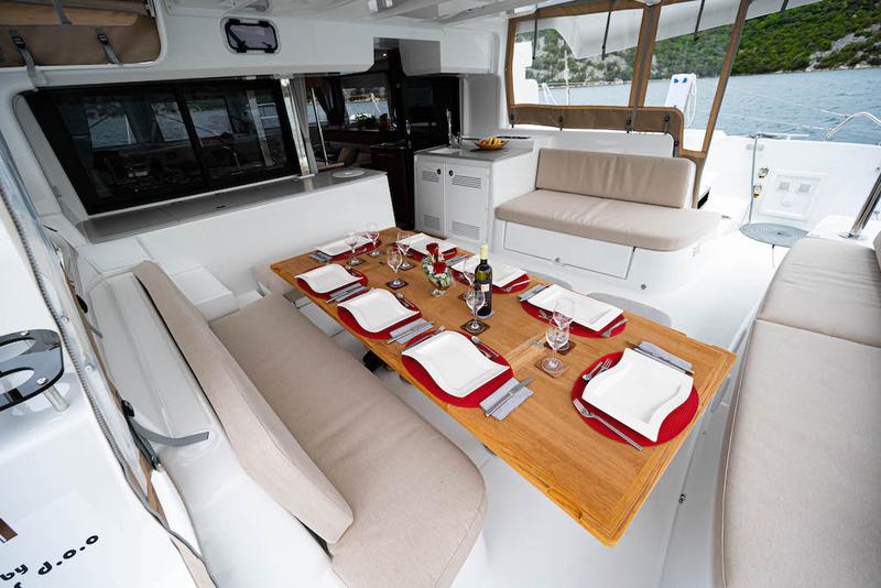 Book yachts online - catamaran - Lagoon 46 - KARI - rent