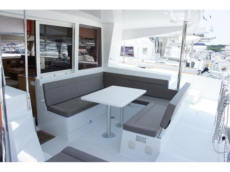 Book yachts online - catamaran - Lagoon 400 S2 - SHYVA - rent