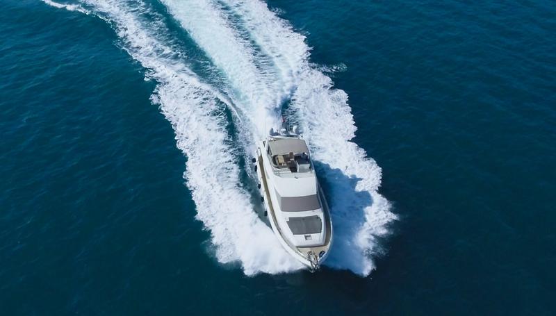 Book yachts online - motorboat - Ferretti 72 - Ferretti 72 - rent