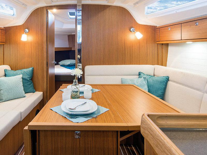 Book yachts online - sailboat - Bavaria Cruiser 37 - CL- 37C-18-I - rent