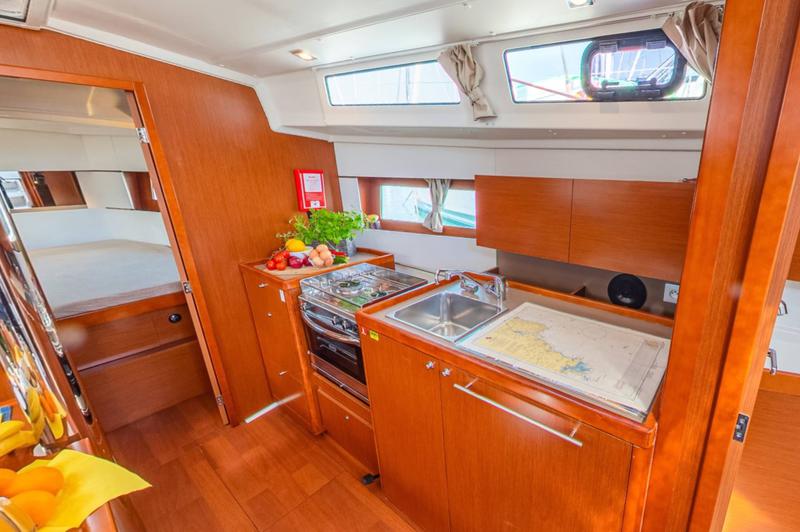 Book yachts online - sailboat - Oceanis 38.1 - SAILOR JUPITER - rent