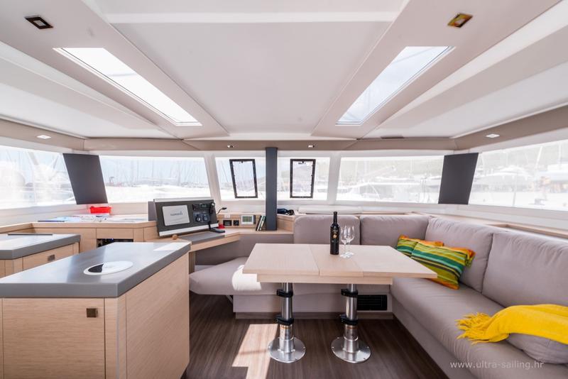 Book yachts online - catamaran - Saona 47 - SUNNY WAVE - rent