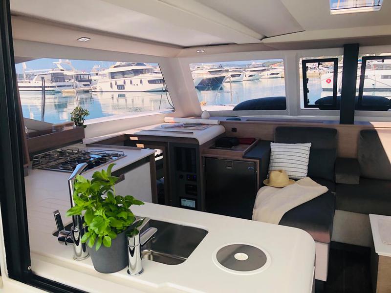 Book yachts online - catamaran - Isla 40 - ISLAND ESCAPE - rent