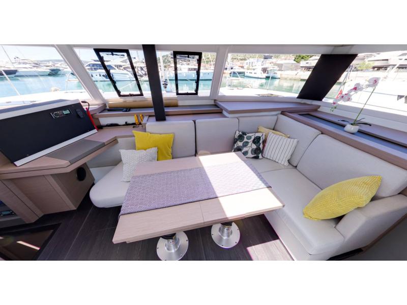 Book yachts online - catamaran - Astréa 42 - CRAZY DIAMOND - rent