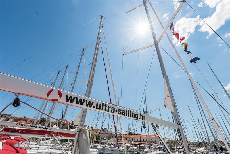 Book yachts online - sailboat - Oceanis 45 - MOBULA ONE - rent