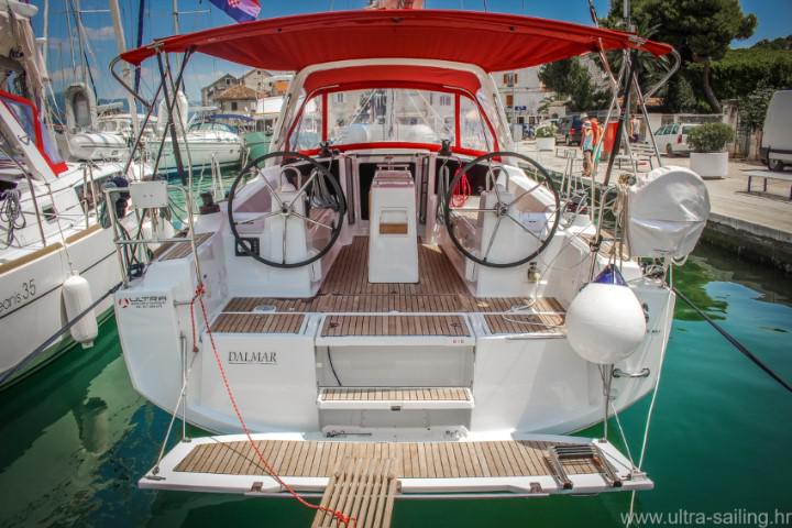 Book yachts online - sailboat - Oceanis 35 - DALMAR - rent