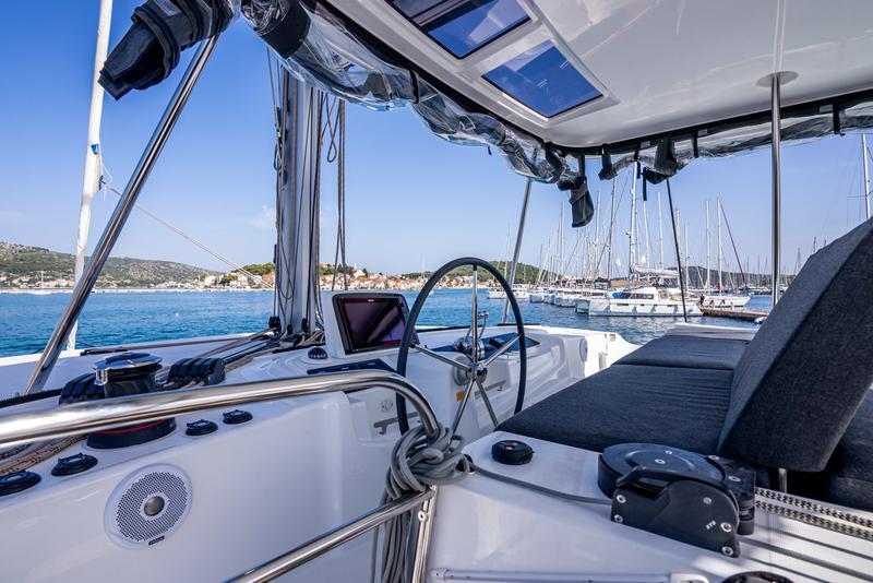 Book yachts online - catamaran - Lagoon 46 - SOFIA - rent