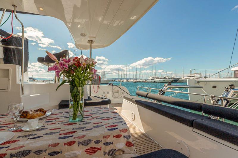 Book yachts online - catamaran - Lagoon 40 - SAILOR MOON - rent