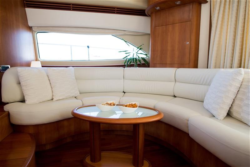 Book yachts online - motorboat - Aicon 56 S Fly - Senza Parole - rent