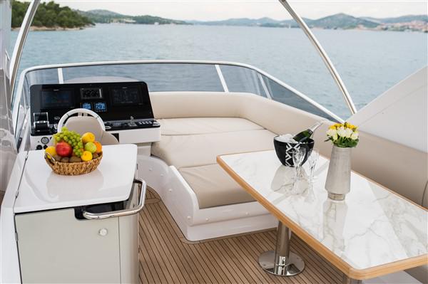 Book yachts online - motorboat - Azimut 55 Fly - MAWI - rent