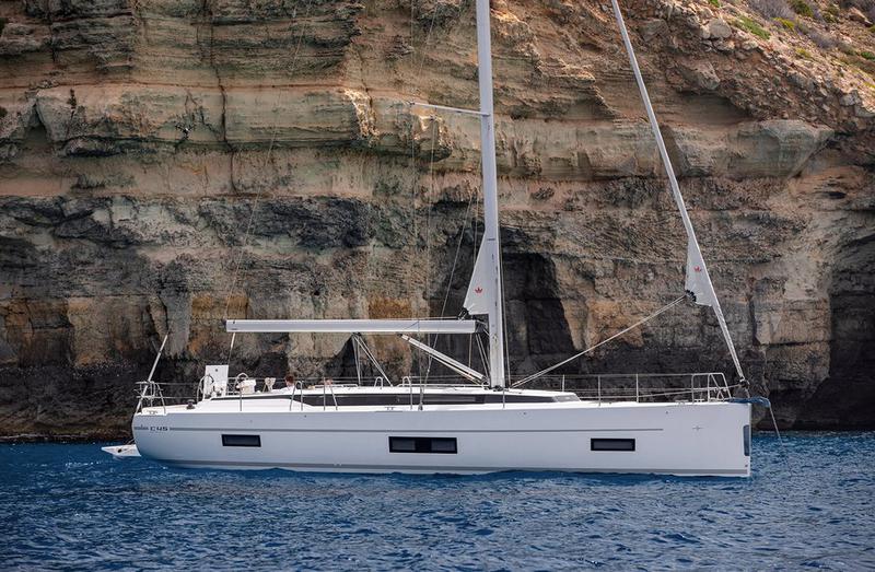 Book yachts online - sailboat - Bavaria C45 - Insolence - rent