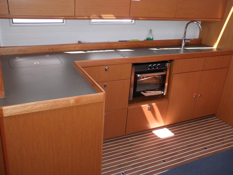 Book yachts online - sailboat - Bavaria Cruiser 34 - TAKA - rent