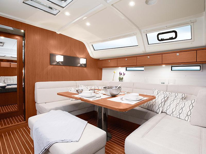 Book yachts online - sailboat - Bavaria Cruiser 51 - LU  - rent