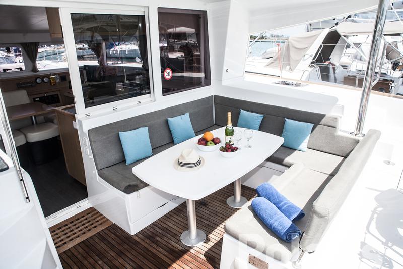 Book yachts online - catamaran - Lagoon 400 S2 A/C &amp; GEN - Vicky - rent