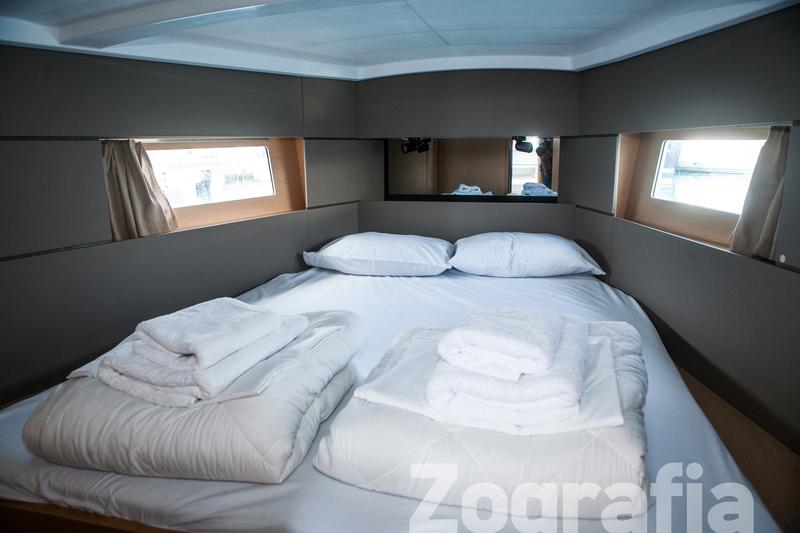 Book yachts online - sailboat - Oceanis 38 - Zografia - rent