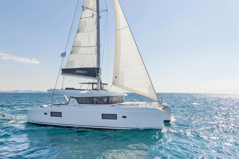 Book yachts online - catamaran - Lagoon 42 A/C &amp; GEN - WM - White Waves - rent