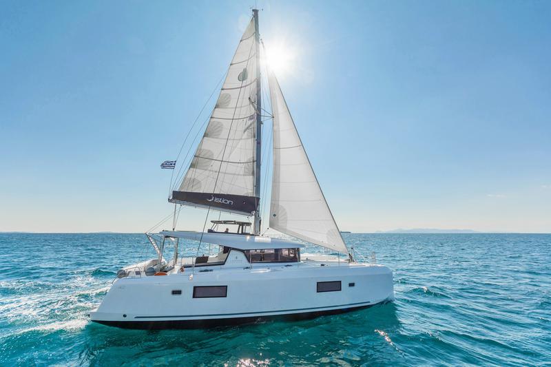 Book yachts online - catamaran - Lagoon 42 A/C &amp; GEN - WM - White Waves - rent