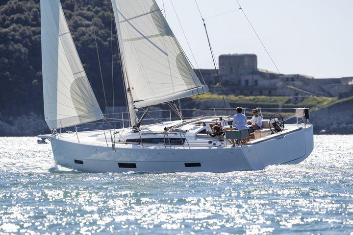 Book yachts online - sailboat - Dufour 430 - OCEAN WHISPER - rent