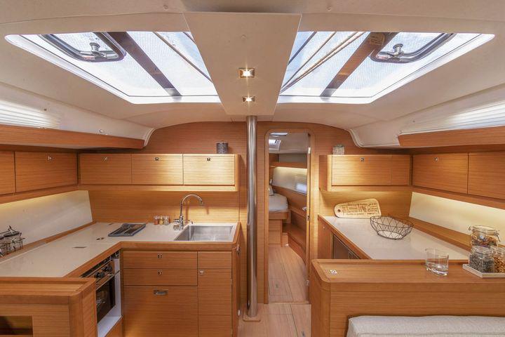 Book yachts online - sailboat - Dufour 430 - OCEAN WHISPER - rent